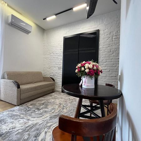 Favorit Apartments 1 Кім Безкоштовна Парковка Центр З Балконом Не Далеко Від Ж Д Вокзалу Звітні Документи Lviv Ngoại thất bức ảnh
