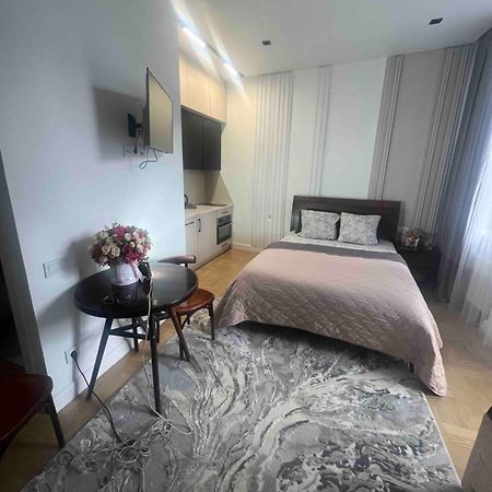 Favorit Apartments 1 Кім Безкоштовна Парковка Центр З Балконом Не Далеко Від Ж Д Вокзалу Звітні Документи Lviv Ngoại thất bức ảnh