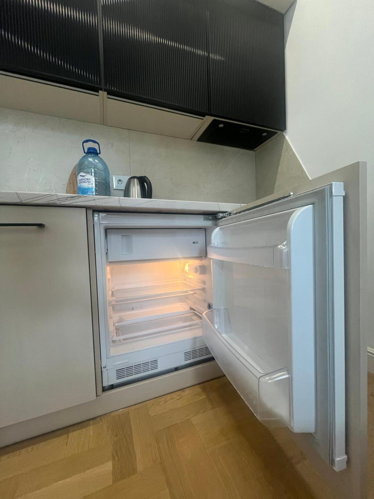 Favorit Apartments 1 Кім Безкоштовна Парковка Центр З Балконом Не Далеко Від Ж Д Вокзалу Звітні Документи Lviv Ngoại thất bức ảnh